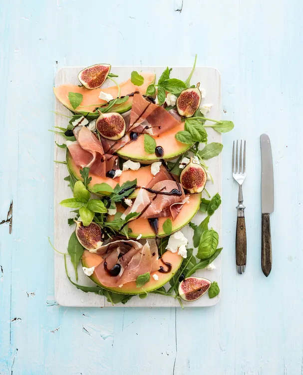 Image recette Tagliatelles de melon, chiffonnade de jambon, figues et pesto